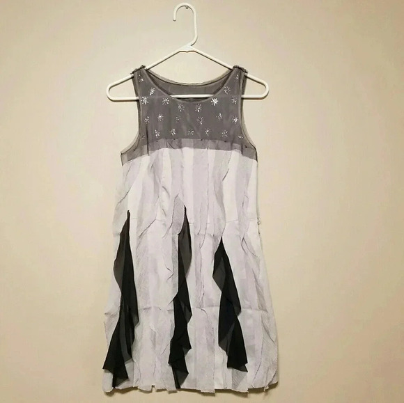 princess vera wang Dresses & Skirts - Princess Vera Wang size 5 sleeveless shift dress